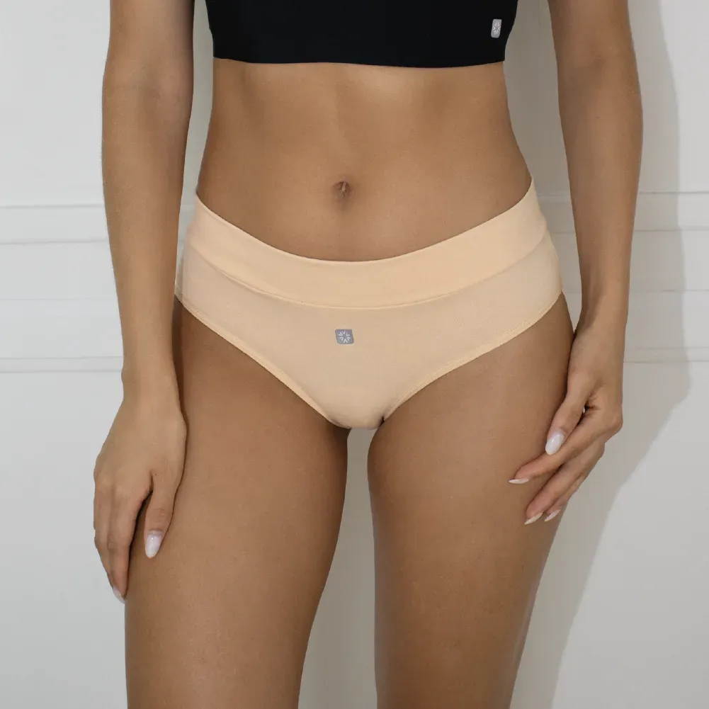 Bombacha de lycra de algodón con pretina, color beige claro