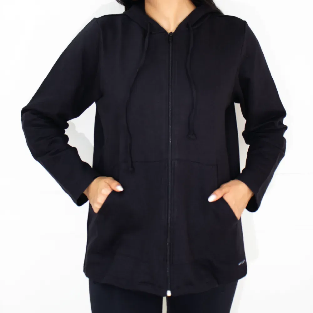 Campera de moletón con bolsillo de rib y capucha, color negro