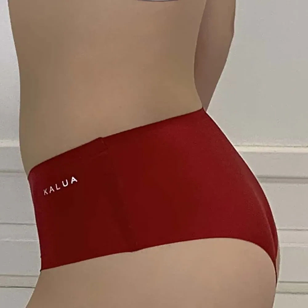 Culotte de microfibra sin costuras, color rubi