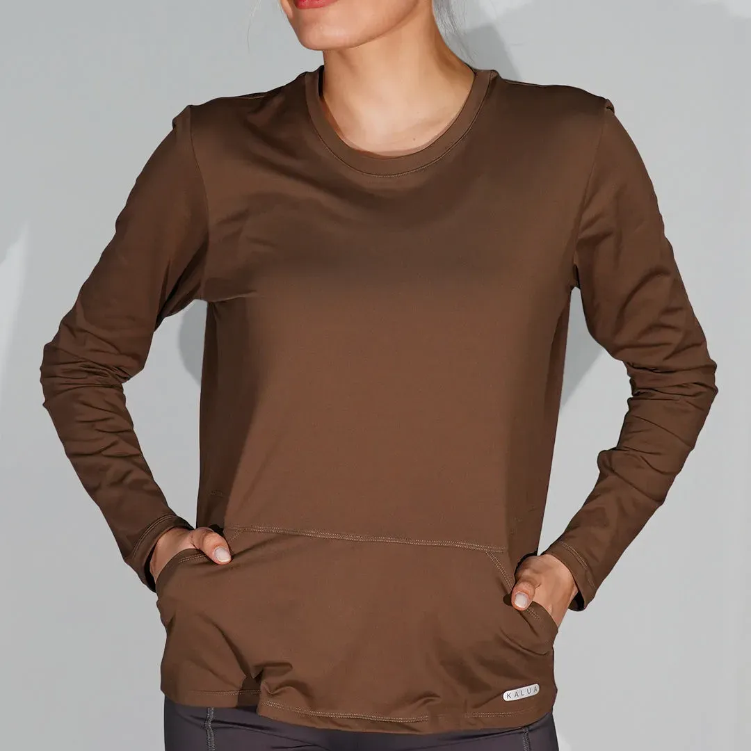 Mangas largas de thermo dry con cuello redondo y bolsillo delantero, color moka
