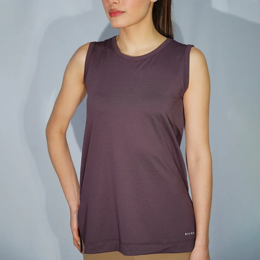 Musculosa de microfibra diferencial con tajos, color morado