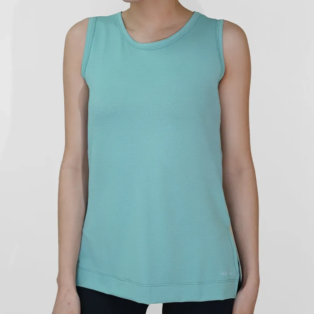 Musculosa de microfibra diferencial con tajos, color verde grisáceo