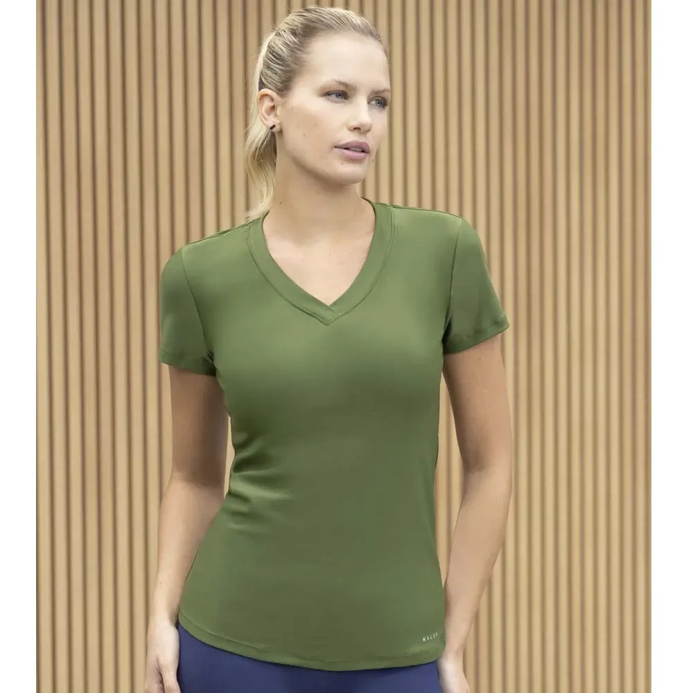 Remera básica con escote v, color verde musgo oscuro