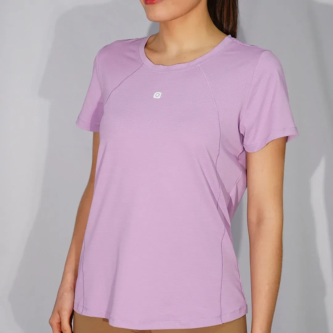 Remera de dry fit texturizada con escote redondo, mangas ranglán y cortes frontales con recubierto, color lavanda