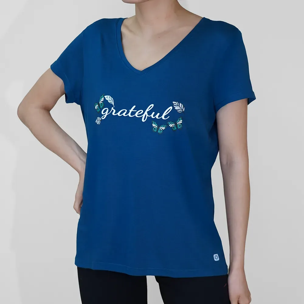 Remera de viscosa melange con serigrafia, color azul petroleo melange