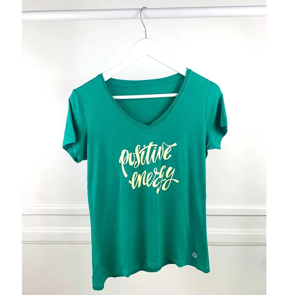 Remera de viscosa melange con serigrafia, color esmeralda melange