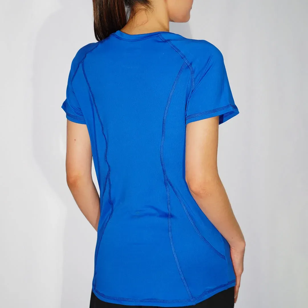 Remera dry fit con cortes y recubierto, color azul francia