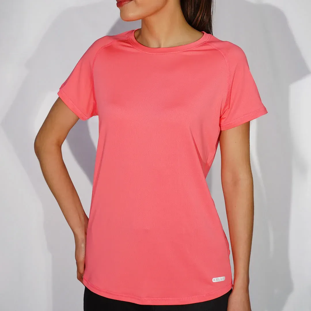 Remera dry fit con cortes y recubierto, color coral
