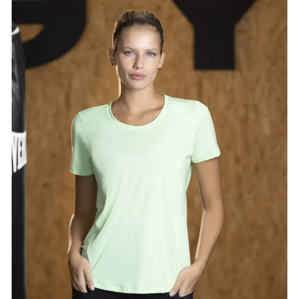 Remera dry fit con detalle de cortes, color verde menta claro
